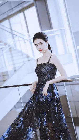 白鹿吊带长裙性感魅力写真图片_3