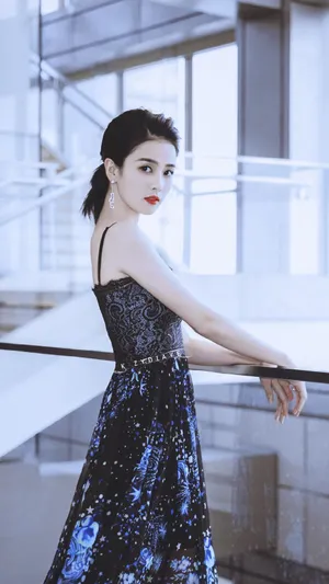 白鹿吊带长裙性感魅力写真图片_4