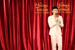歌手李荣浩北京杜莎夫人蜡像馆图片_2