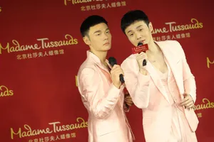 歌手李荣浩北京杜莎夫人蜡像馆图片_3