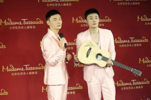 歌手李荣浩北京杜莎夫人蜡像馆图片_9
