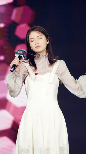 黄英甜美俏皮写真图片_3