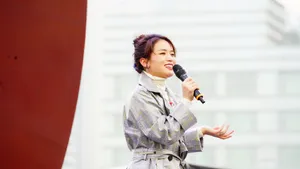 黄英性感时尚活动写真图片