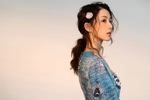 刘颖伦清新性感时尚写真图片_1