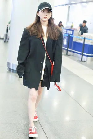 宋祖儿机场私服街拍图片
