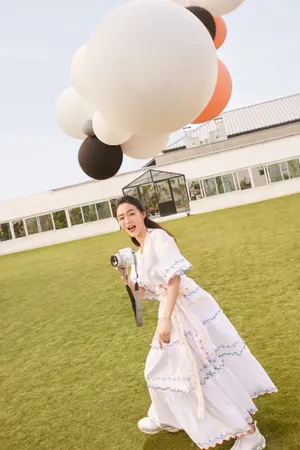 何泓姗清新甜美生活照图片