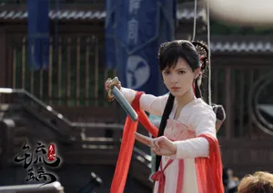 张予曦《琉璃美人煞》古装造型图片
