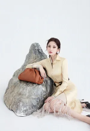 古力娜扎猫眼妆性感写真图片