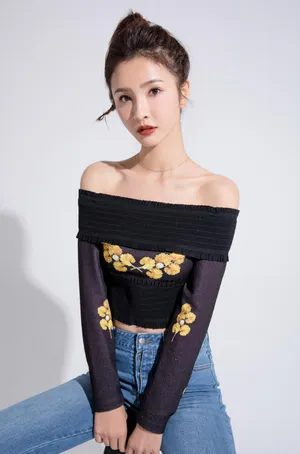 演员焦娜性感时尚写真图片_2