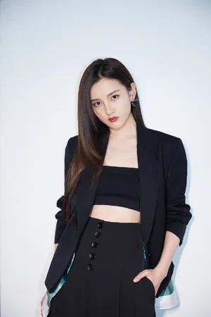 宋祖儿酷美干练写真图片_2