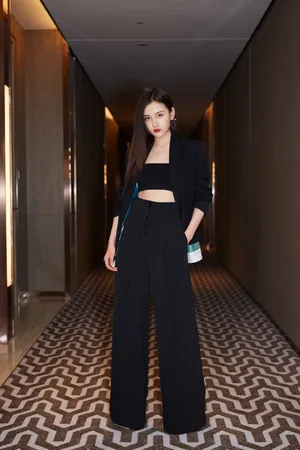宋祖儿酷美干练写真图片_3