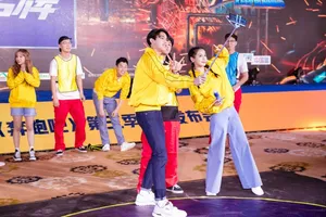 angelababy《奔跑吧》发布会活力俏皮图片_4