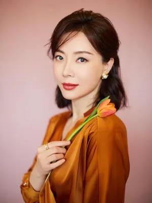 陈数性感优雅知性写真图片