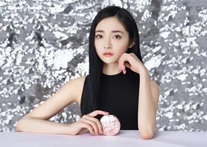 周洁琼性感时尚代言写真图片_3