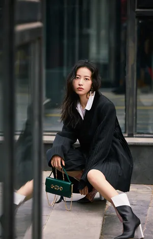 周雨彤时尚干练魅力写真图片_6