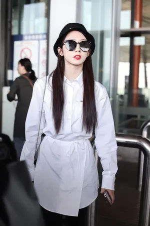 孟美岐潇洒帅气写真图片_3