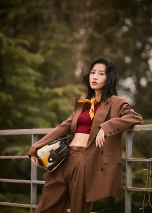 周雨彤潇洒酷帅写真图片_2