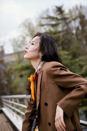周雨彤潇洒酷帅写真图片_6