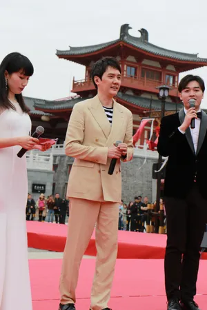 冯绍峰苏州活动照帅气图片_4