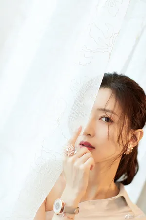 江疏影性感优雅写真图片_8