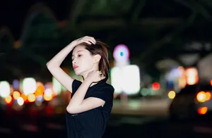 王子文清爽率性夜拍图片_4