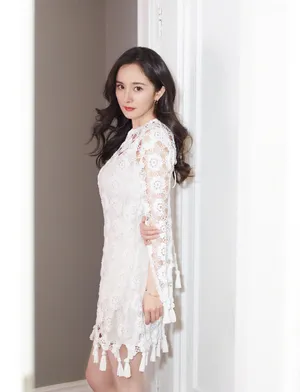 杨幂性感白裙活动写真图片_7