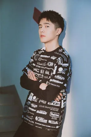 刘昊然帅气洒脱写真图片_2
