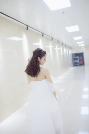 彭小苒性感动人舞台照图片_7