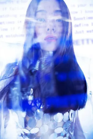 张靓颖迷幻朦胧艺术写真图片_1