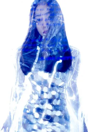 张靓颖迷幻朦胧艺术写真图片_3
