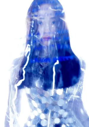 张靓颖迷幻朦胧艺术写真图片_5