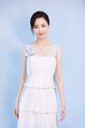 佟丽娅优雅性感写真图片