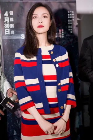 倪妮简约性感时尚写真图片_3