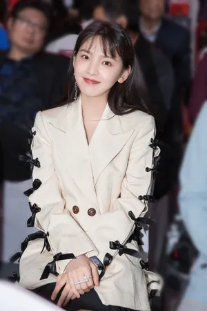 章若楠甜美俏皮写真图片_1