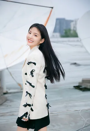 章若楠甜美俏皮写真图片_1
