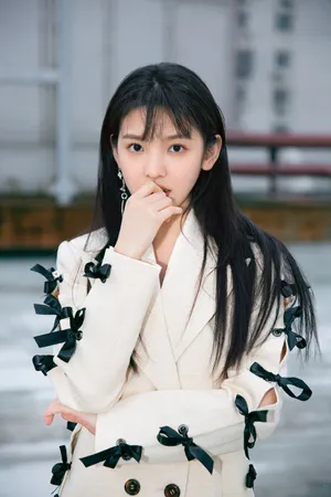 章若楠甜美俏皮写真图片_3