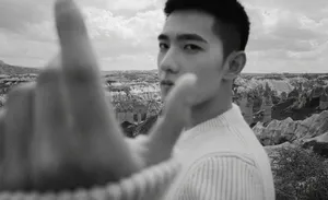 杨洋清爽短发随性写真图片_2