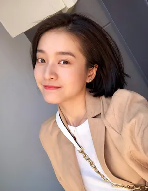张雪迎短发俏皮照图片_3