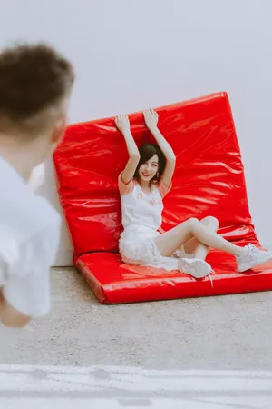 迪丽热巴阳光俏皮写真花絮图片_2