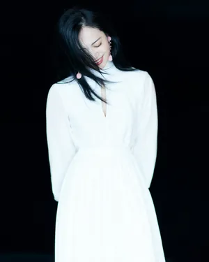 姚晨纯白清新动人写真图片_2