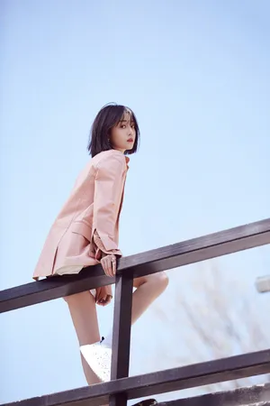 李溪芮粉色西装时尚写真图片_2