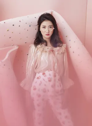 陈钰琪清新粉嫩时尚写真图片_1