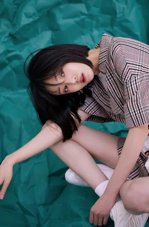 李溪芮清新养眼时尚写真图片