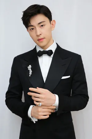 邓伦绅士儒雅风写真图片_4