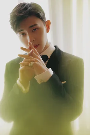 邓伦绅士儒雅风写真图片_6
