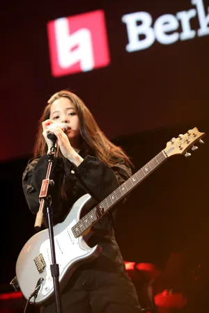 欧阳娜娜性感动人舞台图片_1