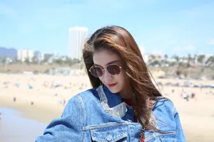 张雪迎灵动俏皮旅拍图片_3