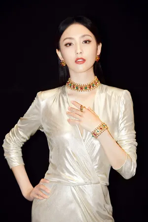 佟丽娅高贵典雅性感写真图片_3