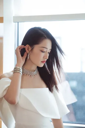 李沁白皙仙气性感写真图片_4