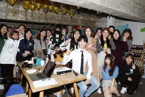 周彦辰生日会帅气活动照图片_8